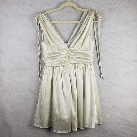 Romantic Size S‎ Plunge Neck Ruched Satin Mini Dress White Etheral Fairycore - Picture 7 of 12